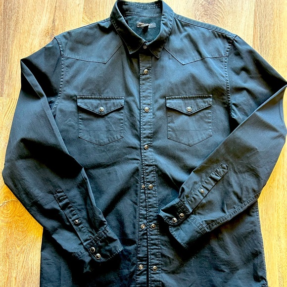 I Crew, Banana Republic, Zara and Old Nay shirts for sale. - Picture 12 of 16